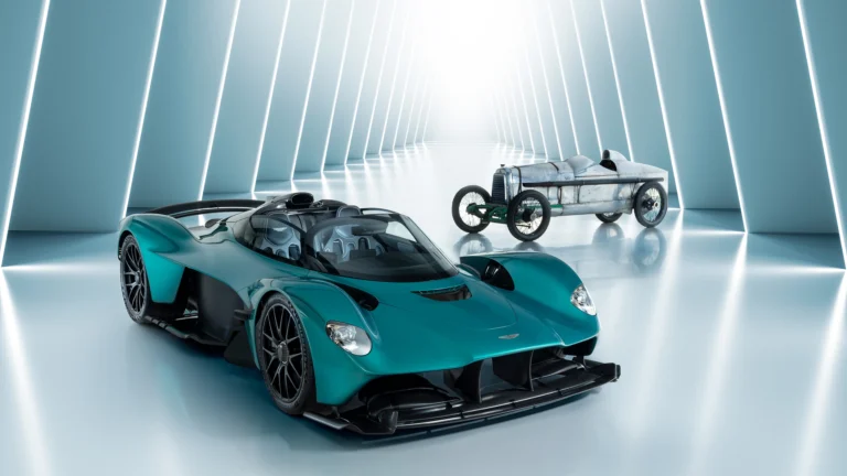 Aston Martin firar 110-årsjubileum och lanserar Aston Martin DB12 – ” Världens första Supertourer ”