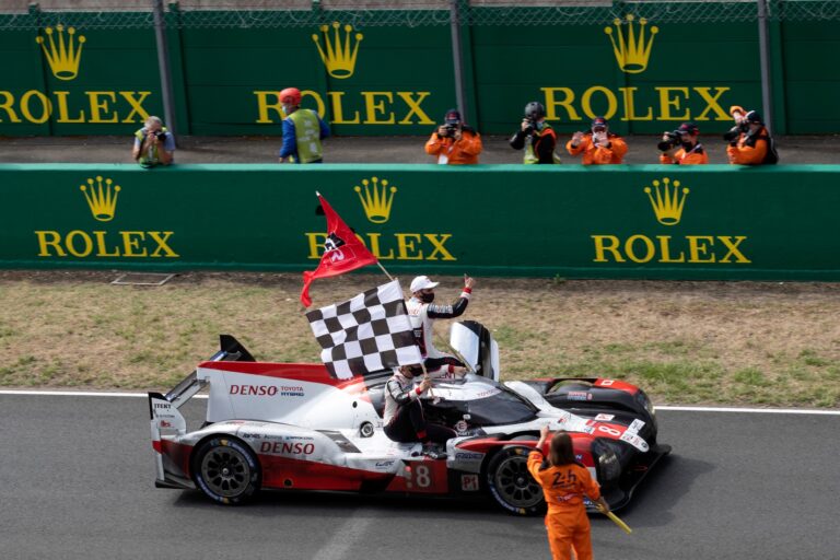 Ett tidlöst partnerskap med motorsportens värld – Rolex