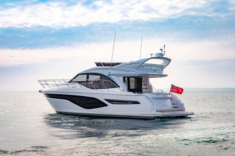 Princess Yachts – Princess F50: En elegant flybridge-yacht för ultimat lyx