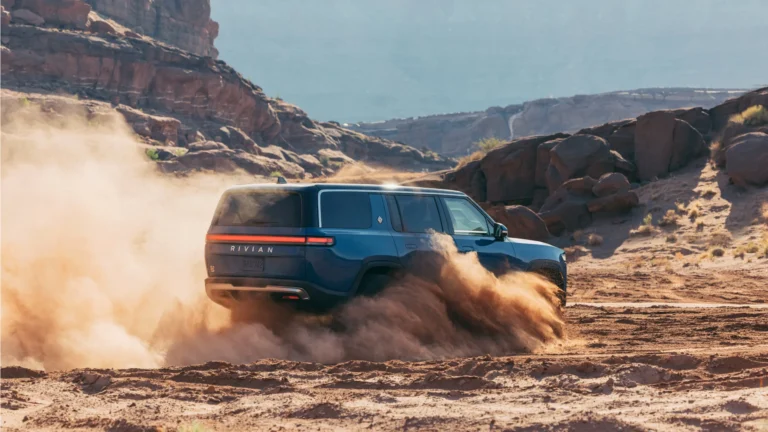 Rivian R1S: Framtiden för Elektriska Familjesuvar
