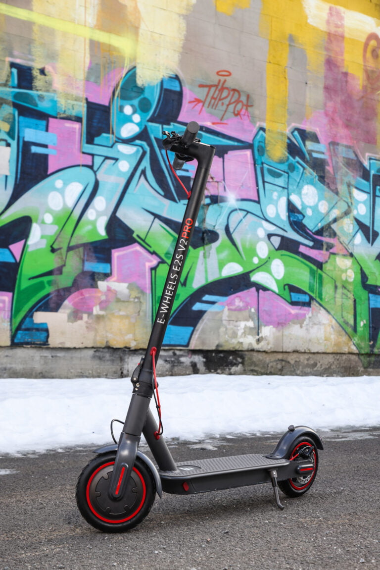 E-Wheels ES2 V2 Pro – En Kompakt Elsparkcykel Med Kvalitet
