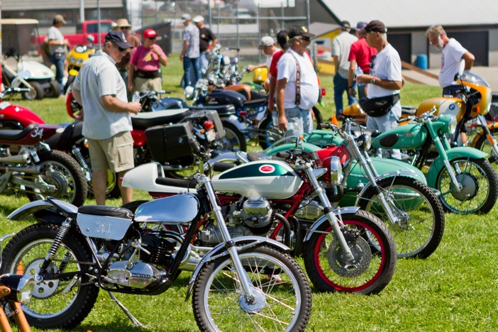 Sveriges Största Moppeträff – En Hyllning Till Motorkultur & Tidlös Kultklassiker!