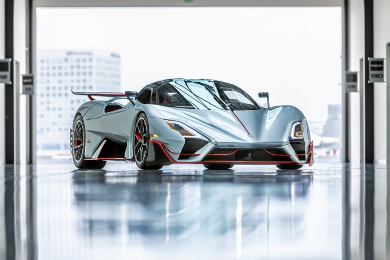 Racing mot framtiden med SSC North Americas Hyperbil – Tuatara Striker!