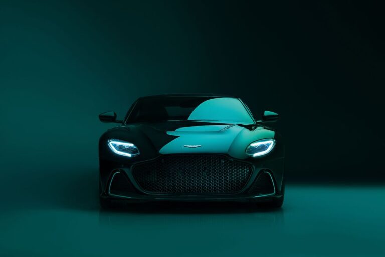 Aston Martin DBS 770 Ultimate – Den Ultimata Förarupplevelsen!