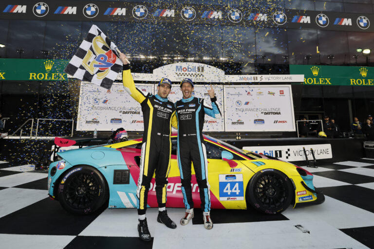 McLaren Artura GT4 segrar på Daytona med Accelerating Performance Team
