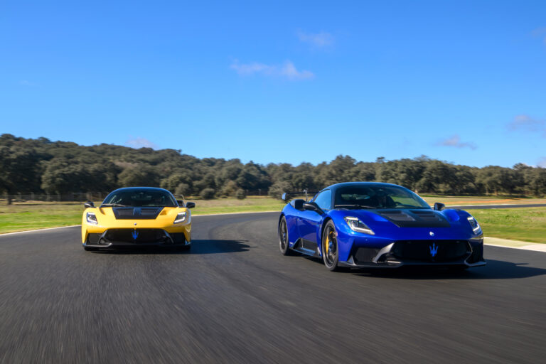 Maserati GT2 Stradale: Från Banan till Vägen i en Explosion av Kraft och Elegans