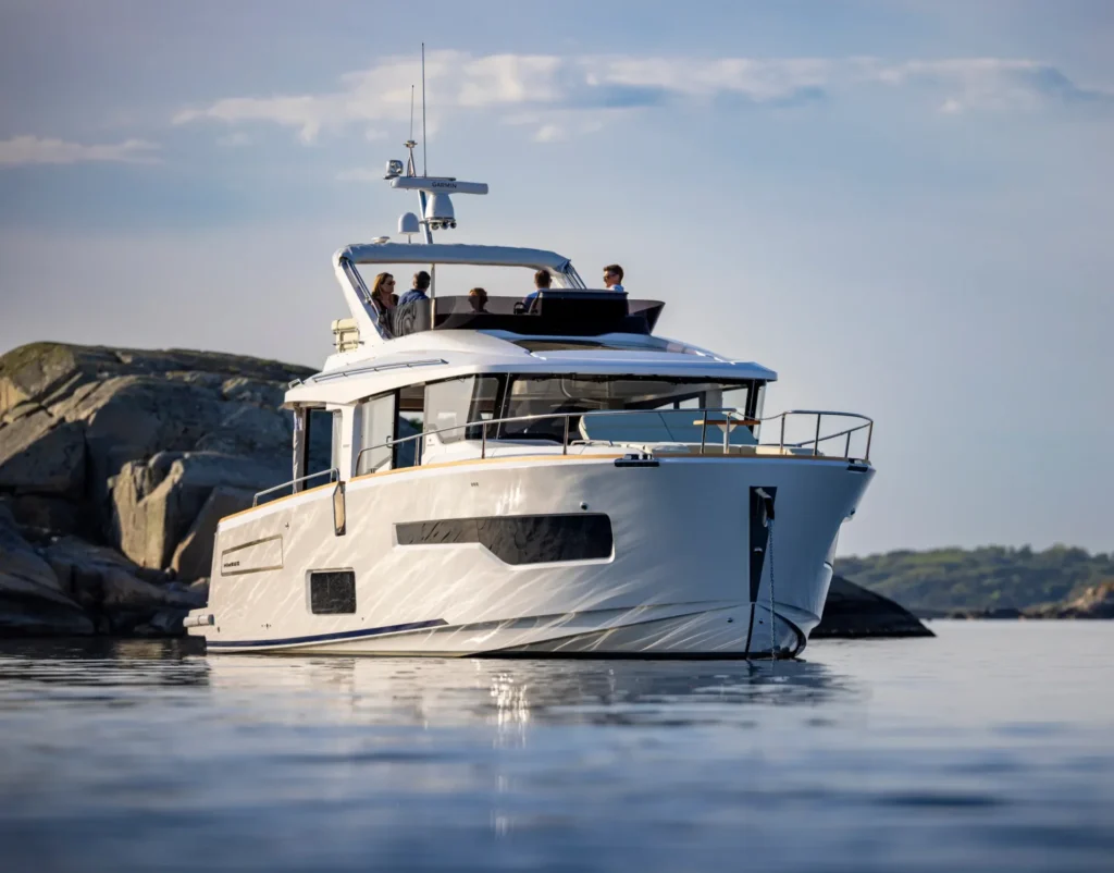 Nimbus 495 Flybridge: Svensk Stolthet Prisas som European Powerboat of the Year 2025!