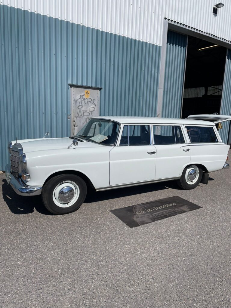 Mercedes Benz 230 Safari bland Klassikerna – En Mercedes-Benz du aldrig sett på Ica-parkeringen!