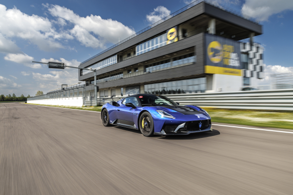 GT2 Stradale tar Täten – Maseratis Mästarkurs Återvänder med Full Kraft