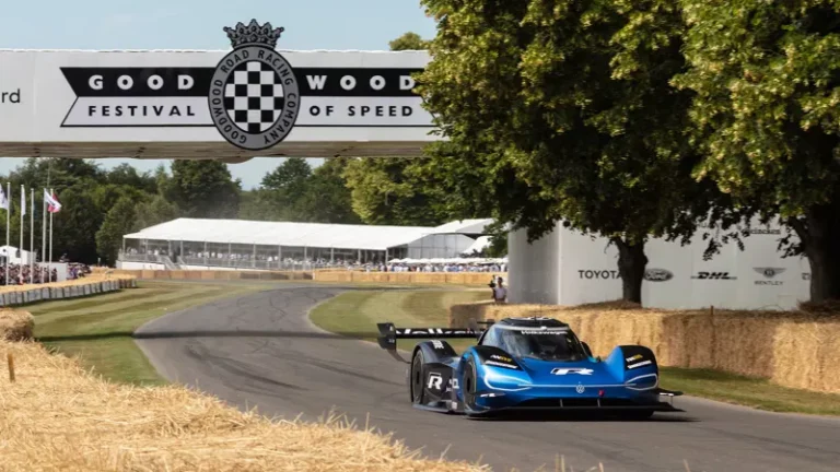 Volkswagen ID.R – Elektriska Supersportbilen tar Rekord efter Rekord