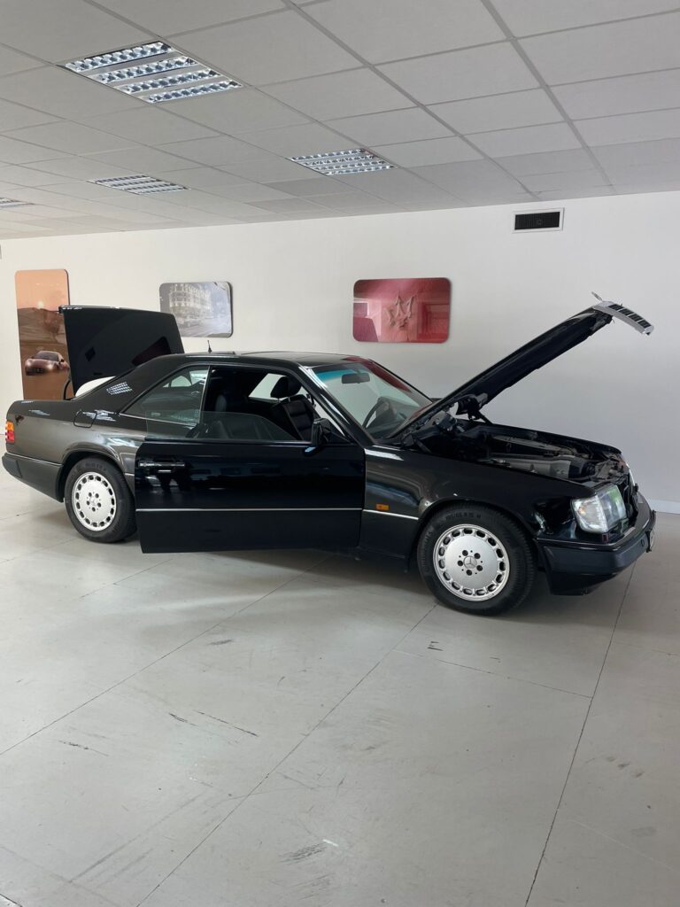 ”En framtida ikon på fyra hjul” – Exklusiv Intervju med Bengtsson Bil Premium Selection som visar upp Mercedes C124 i Toppskick!