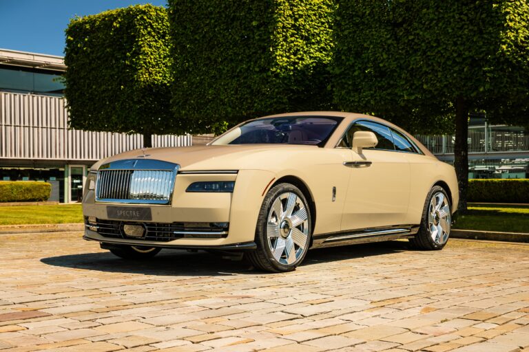 🐾 Rolls-Royce Spectre Bailey – En Hundkoja Utan Dess Like 🐾