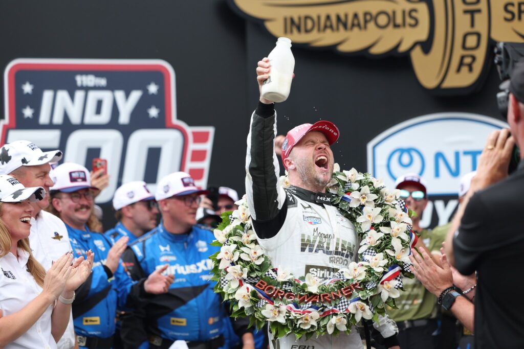 Felix Rosenqvist skriver svensk motorsporthistoria – vinner Indy 500